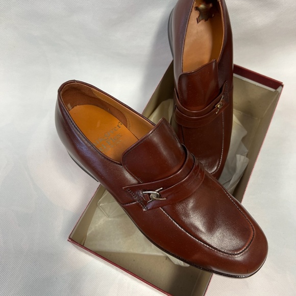 Hanover Other - Brand new Hanover brown leather loafers